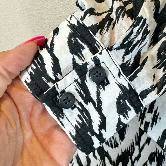 NWOT Athleta Silk Blend Black & White IKAT Button Up Shirt Women's Medium - Picture 3 of 10